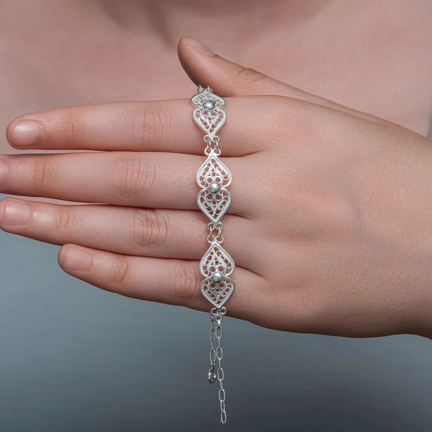 Gumus Motif Esintisi Telkari Kadin Bileklik