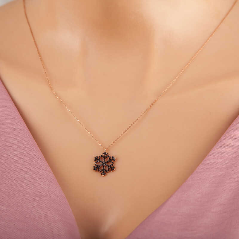 925 Ayar Gumus Rose Siyah Tasli Kar Tanesi Kadin Kolye