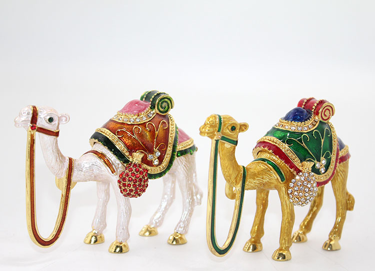 Tasli Tekli Deve Figuru