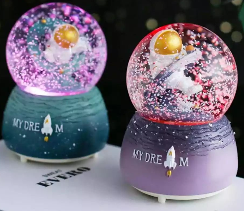 Astronot Kar Kuresi Orta Boy