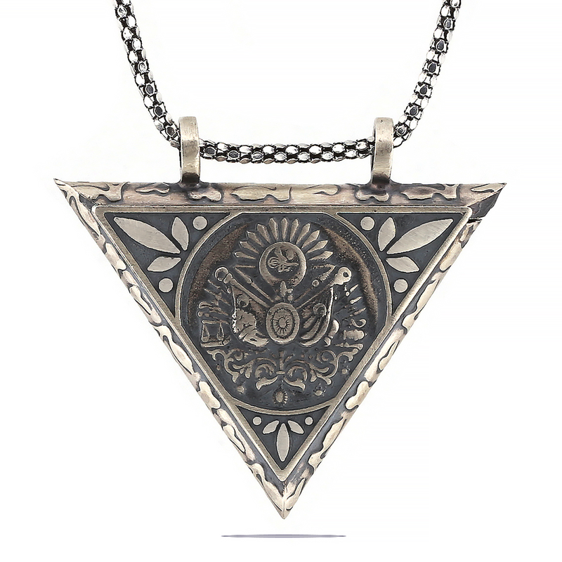 925 Ayar Gumus Ucgen Ici Acilabilen Osmanli Arma Muskalik Gumus Kolye