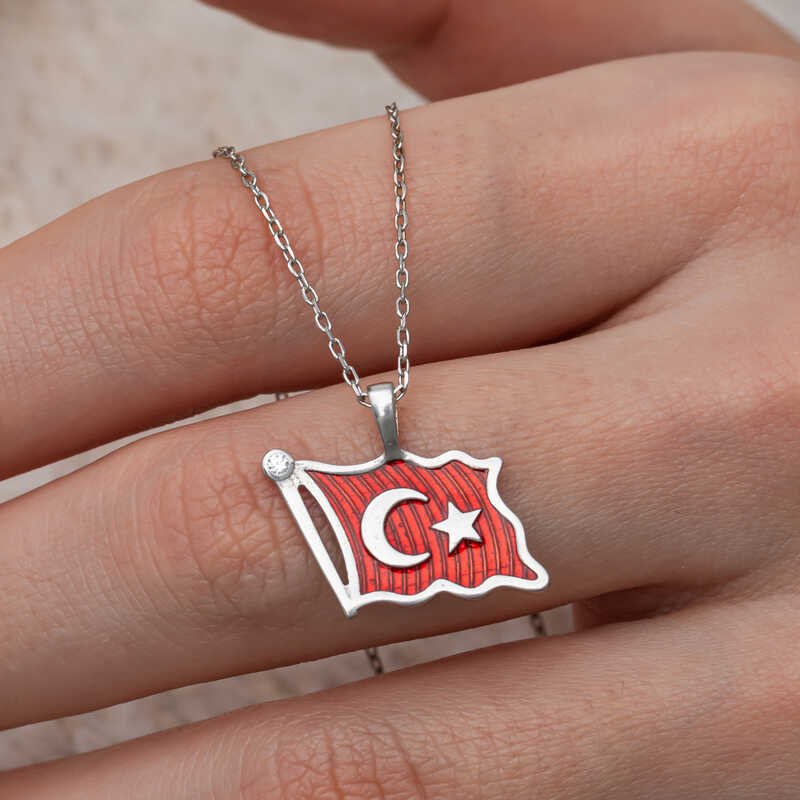 Gumus Turk Bayragi Kadin Kolye