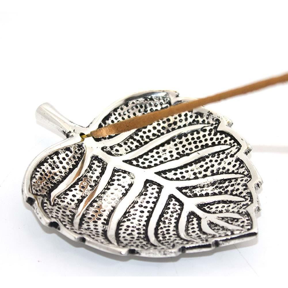 Metal Yaprak Tasarimli Tutsuluk