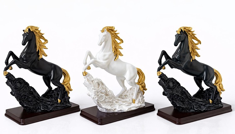 Polyester Sahlanmis At Figuru