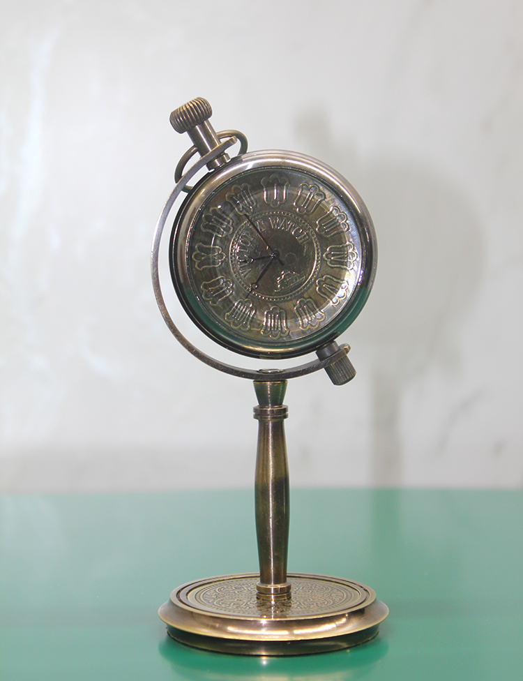 Pirinc Masa Ustu Saat