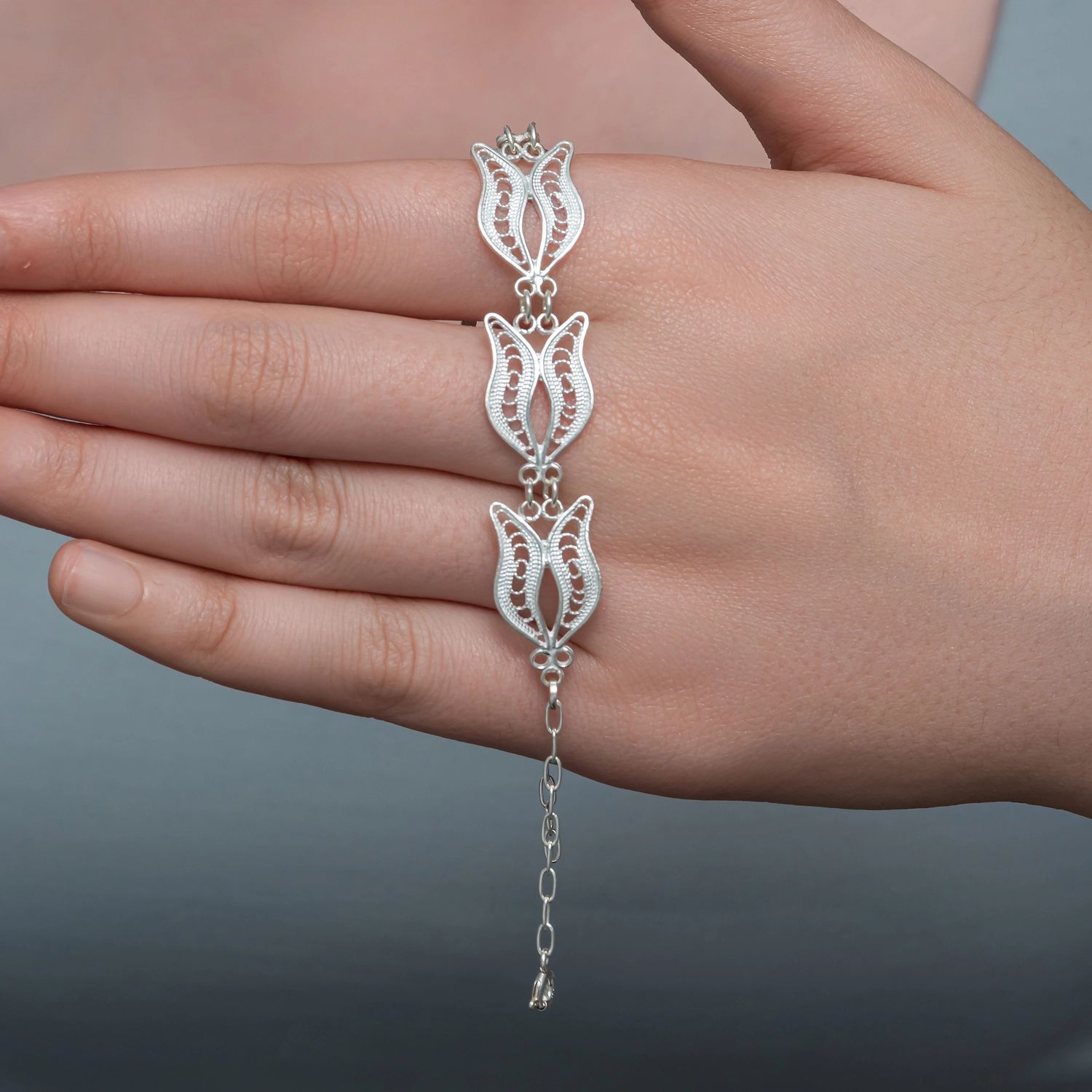 Gumus Lale Motifli Telkari Kadin Bileklik