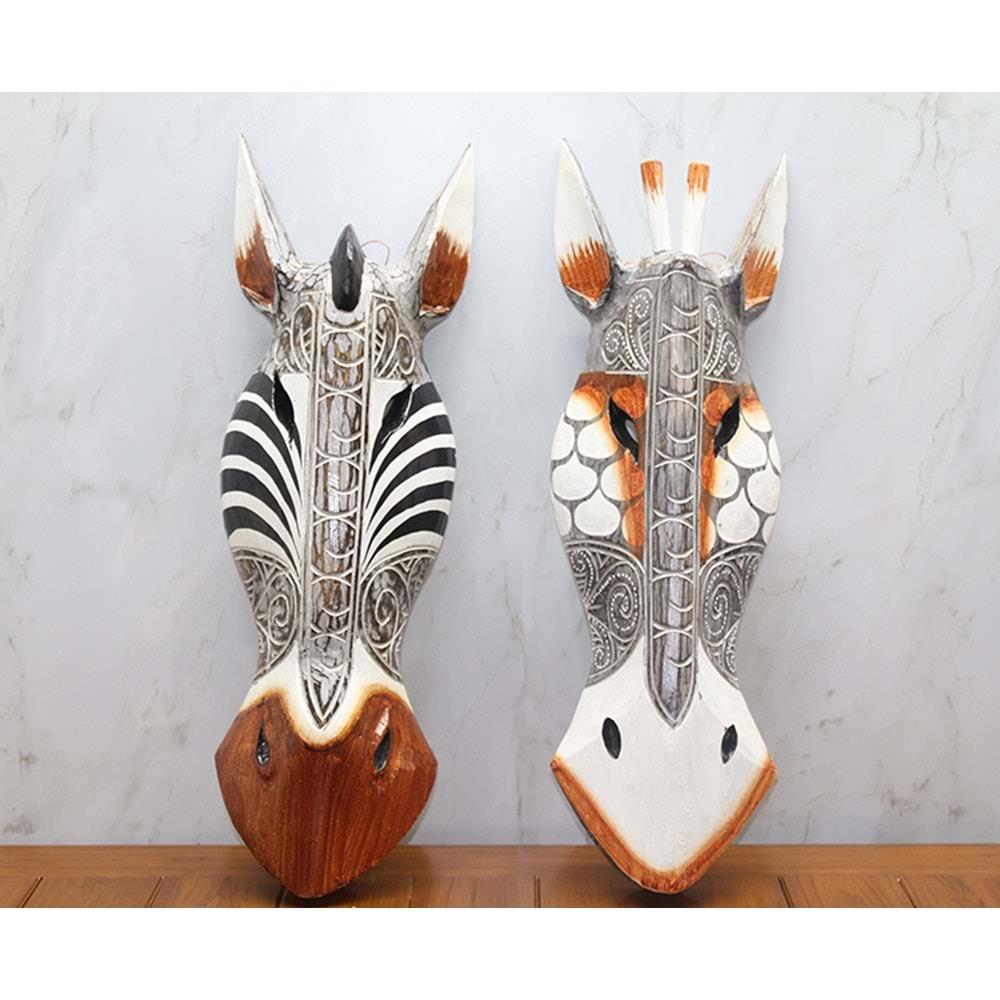 Ahsap Duvara Asmali Maske