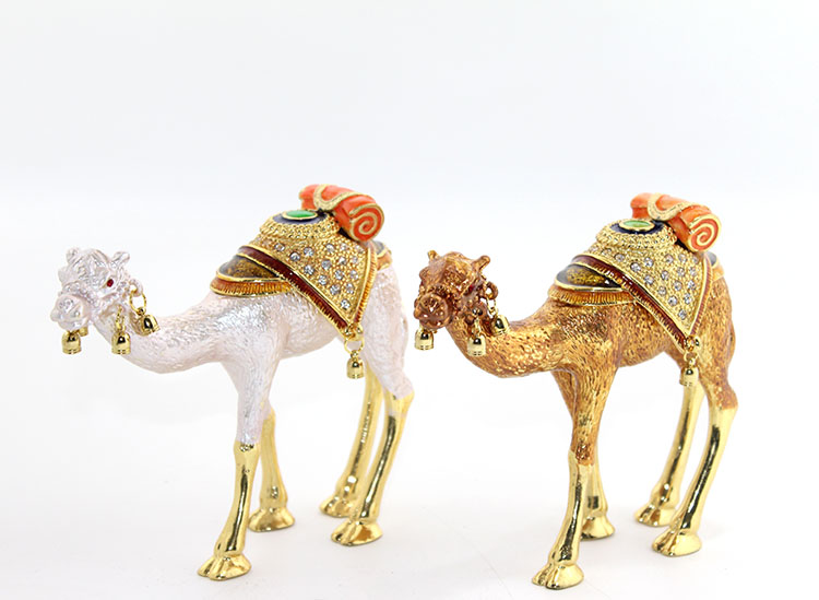 Tasli Tekli Deve Figuru