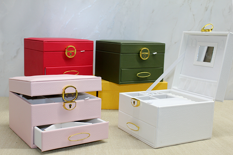 Deri Kaplamali Makyaj Ve Taki Kutusu