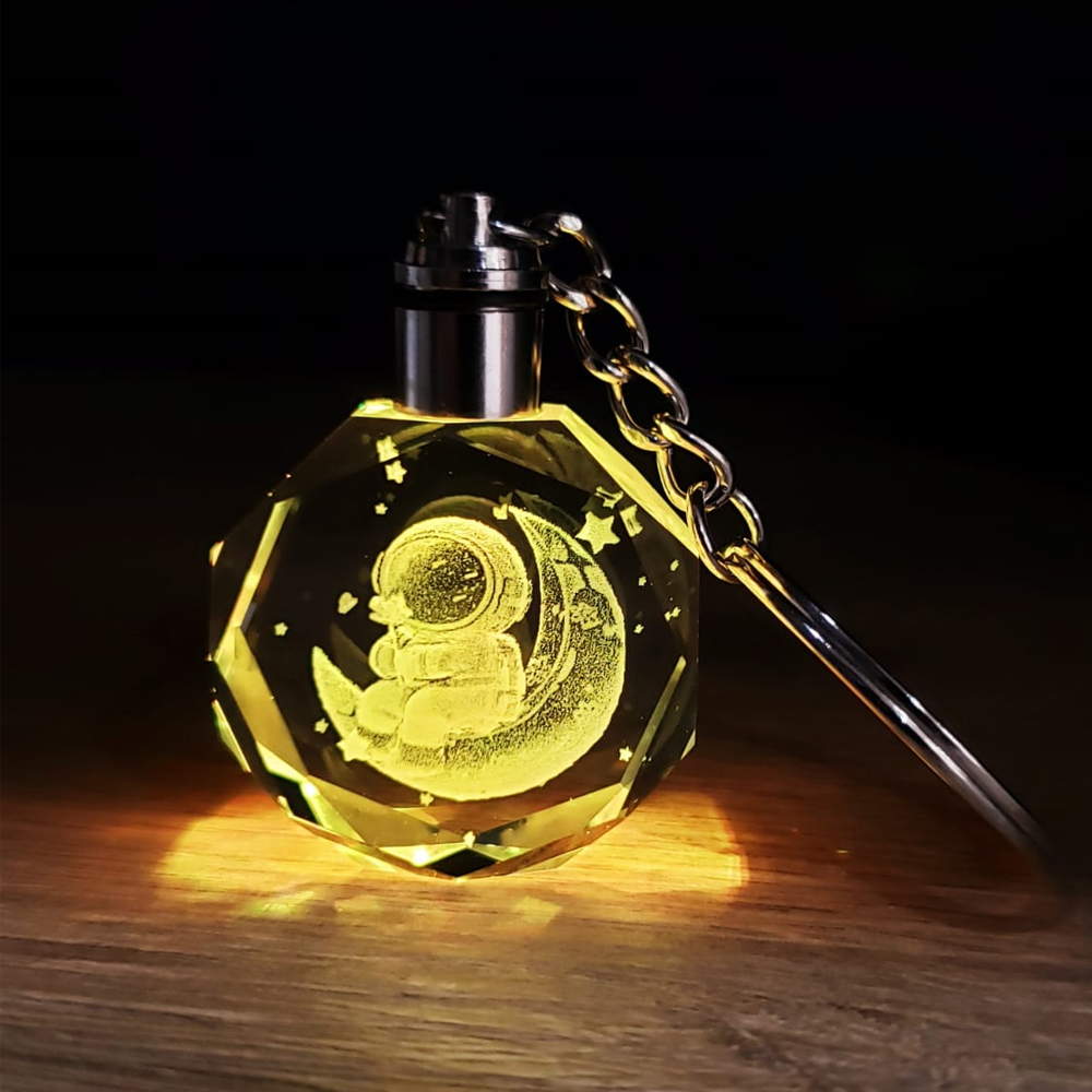 Renk Degistiren Astronot Tasarimli Anahtarlik