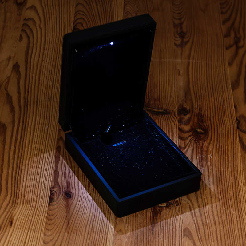 Isikli Siyah Renk Kolye Kutusu