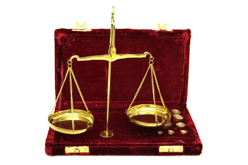 Terazi 100gr  Kadife Kutulu Ahsap Kadife Kapli Hediyelik