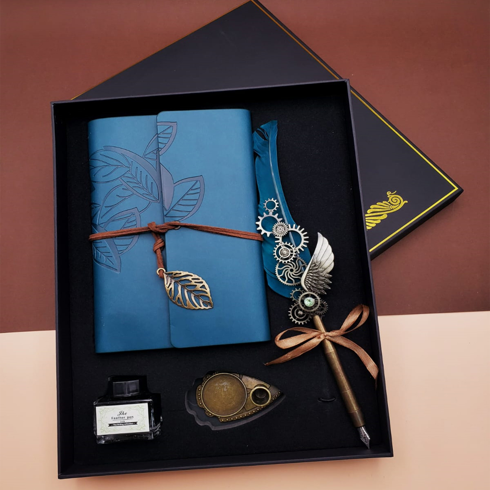 Kaligrafi Kalem Ve Vintage Tasarim Deri Defter