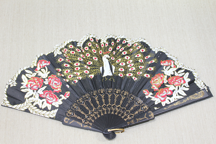 Plastik Tavuskusu Yelpaze