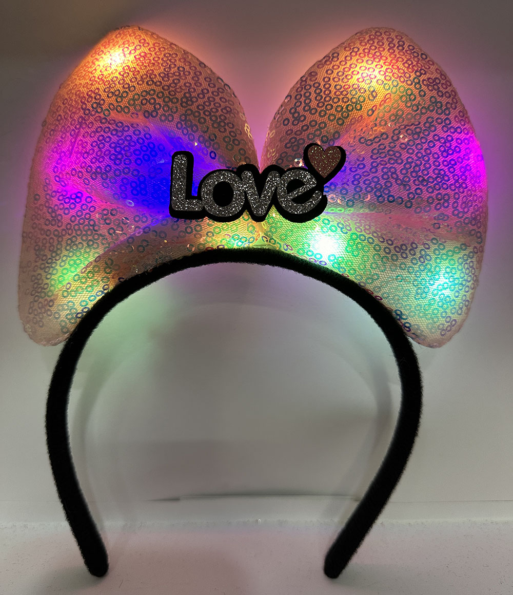 Led Isikli 3 Farkli Fonksiyonda Yanan Gumus Love Yazili Toz Pembe Fiyonk Tac 20X17 cm
