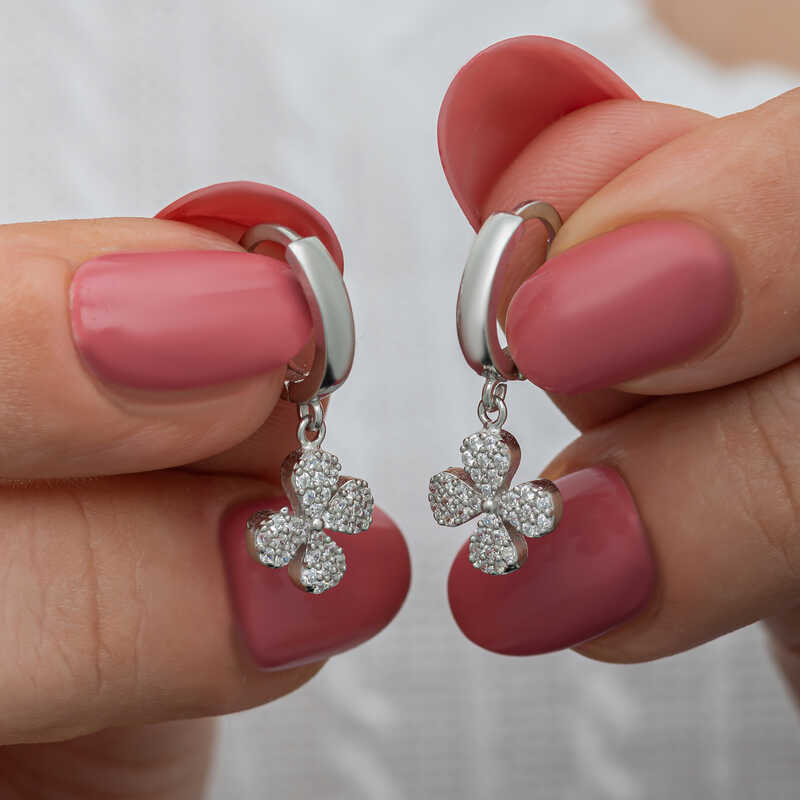 ​Gumus Sallantili Yonca Kadin Kupe