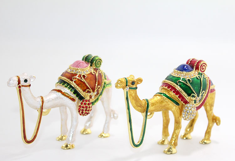 Tasli Tekli Deve Figuru